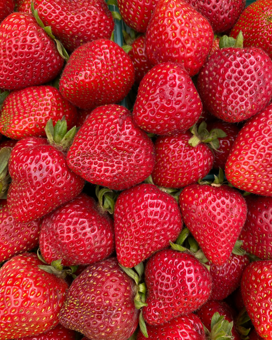What "Strawberry Legs" Actually Are — And How to Get Rid of Them for Real