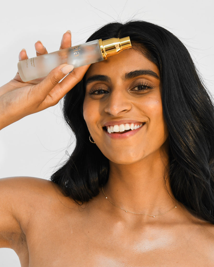 Women with Hydrating Mist